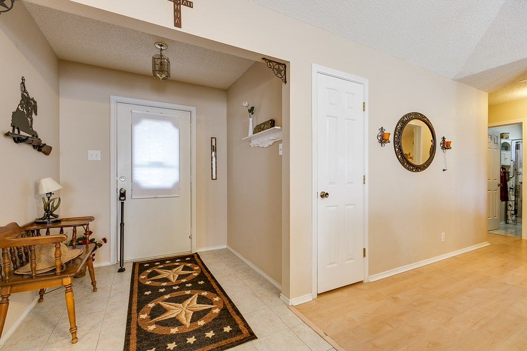 1027 Butterfly Lane Property Photo 2