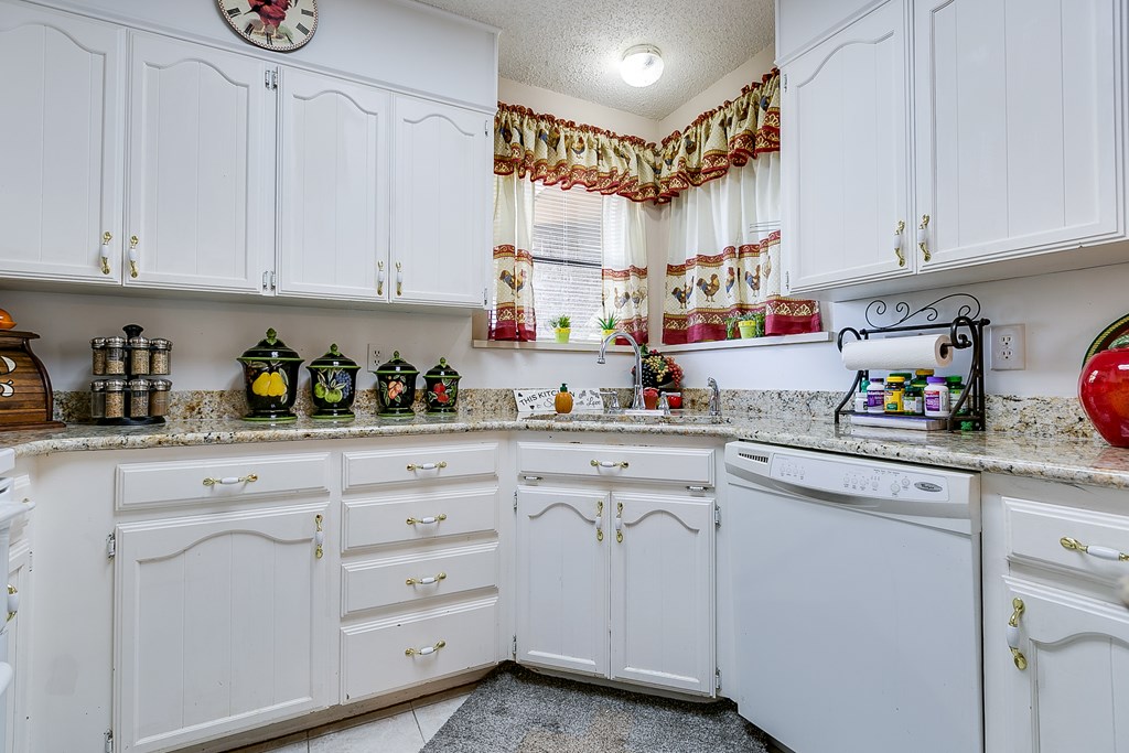 1027 Butterfly Lane Property Photo 3