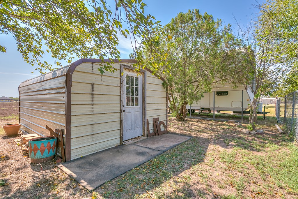 1027 Butterfly Lane Property Photo 6