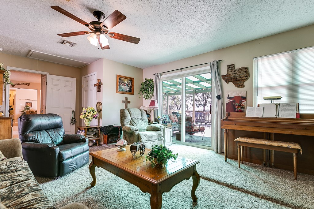 1027 Butterfly Lane Property Photo 15