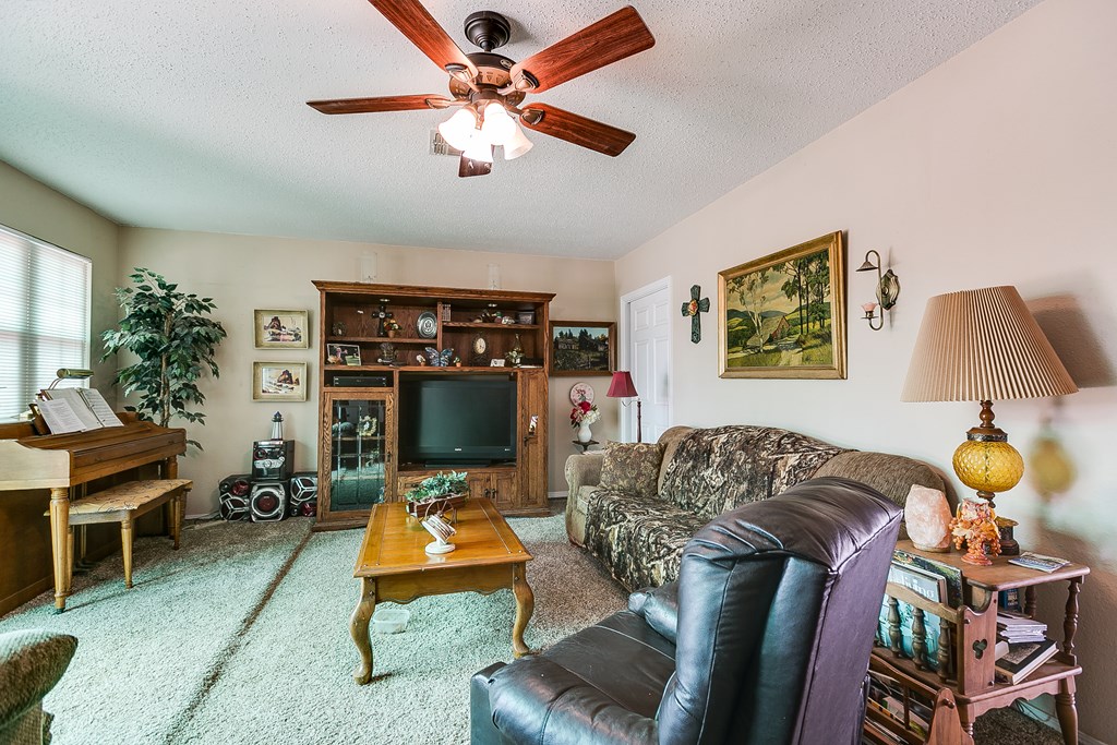 1027 Butterfly Lane Property Photo 16