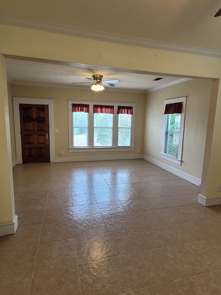 608 N Broadway St Property Photo 5