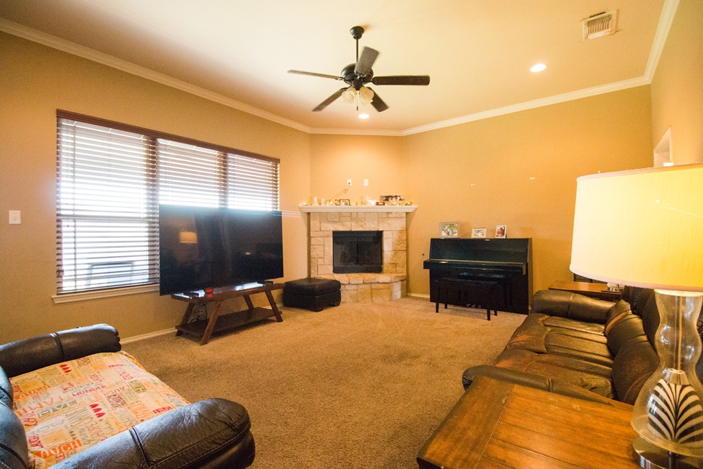 4154 Huntleigh Dr Property Photo 3