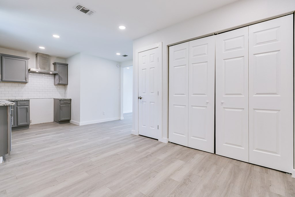 2624 Dallas Street Property Photo 15