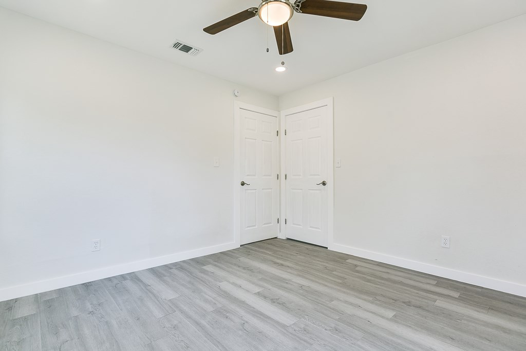 2624 Dallas Street Property Photo 25