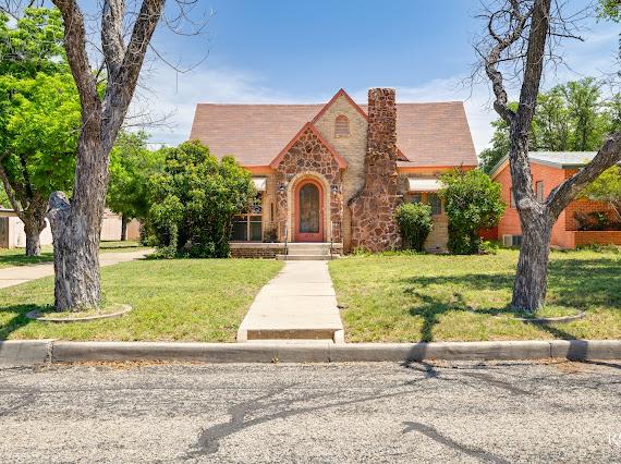 2229 Waco St Property Photo 1