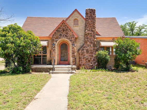 2229 Waco St Property Photo 4