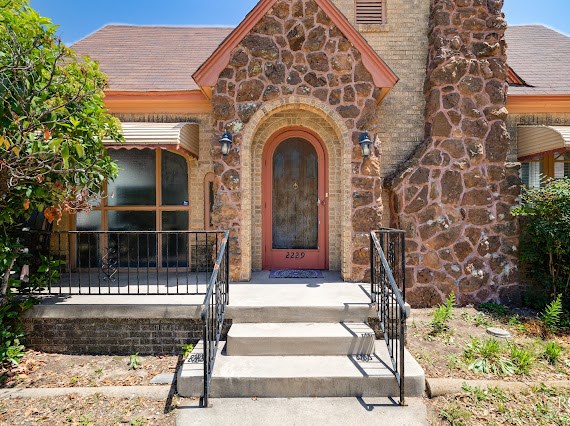 2229 Waco St Property Photo 6