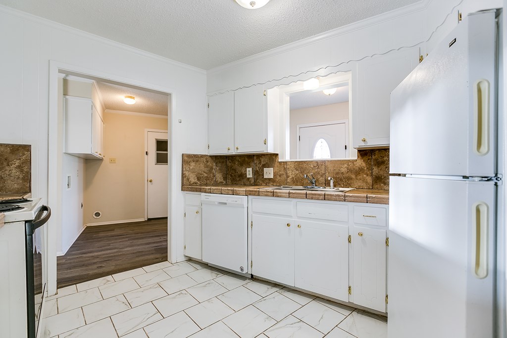 2410 Louise Dr Property Photo 10