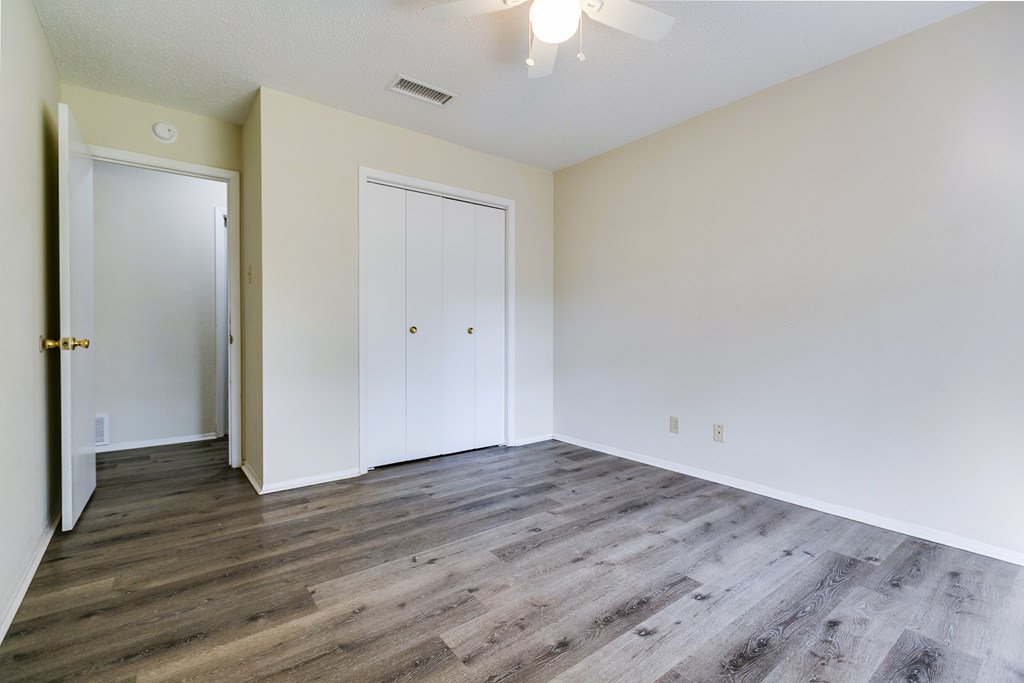 2410 Louise Dr Property Photo 16