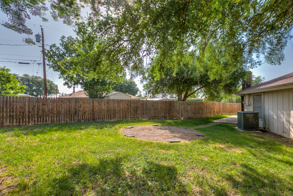 2410 Louise Dr Property Photo 22