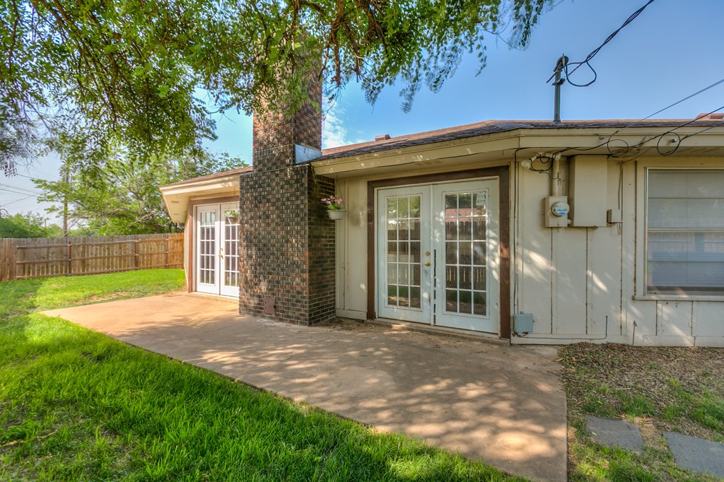 2410 Louise Dr Property Photo 23