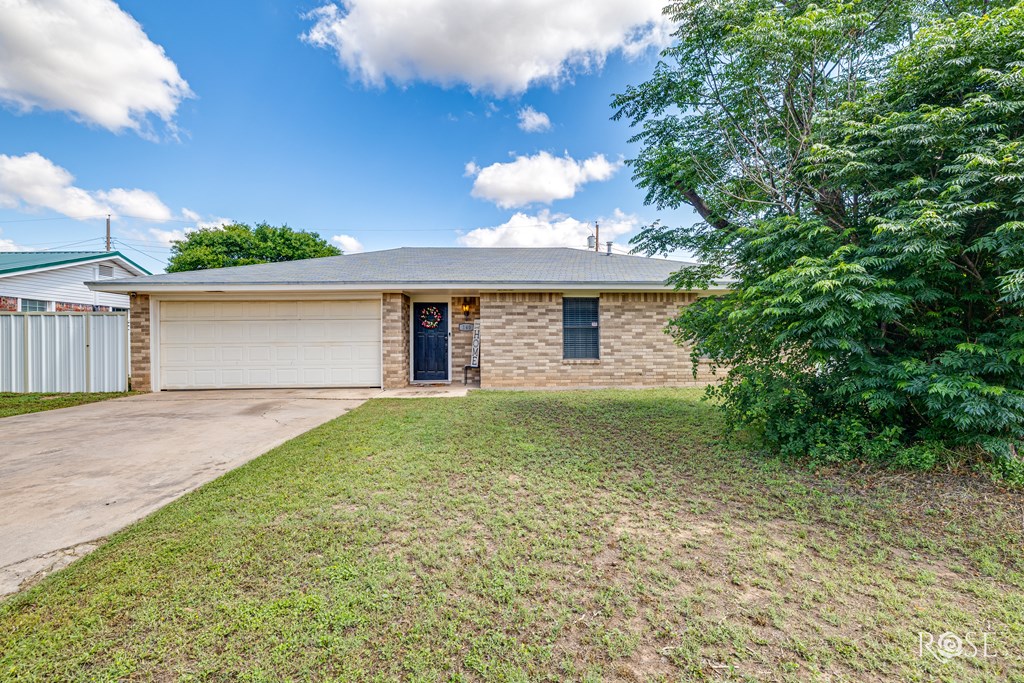 140 Van Zandt St Property Photo 4
