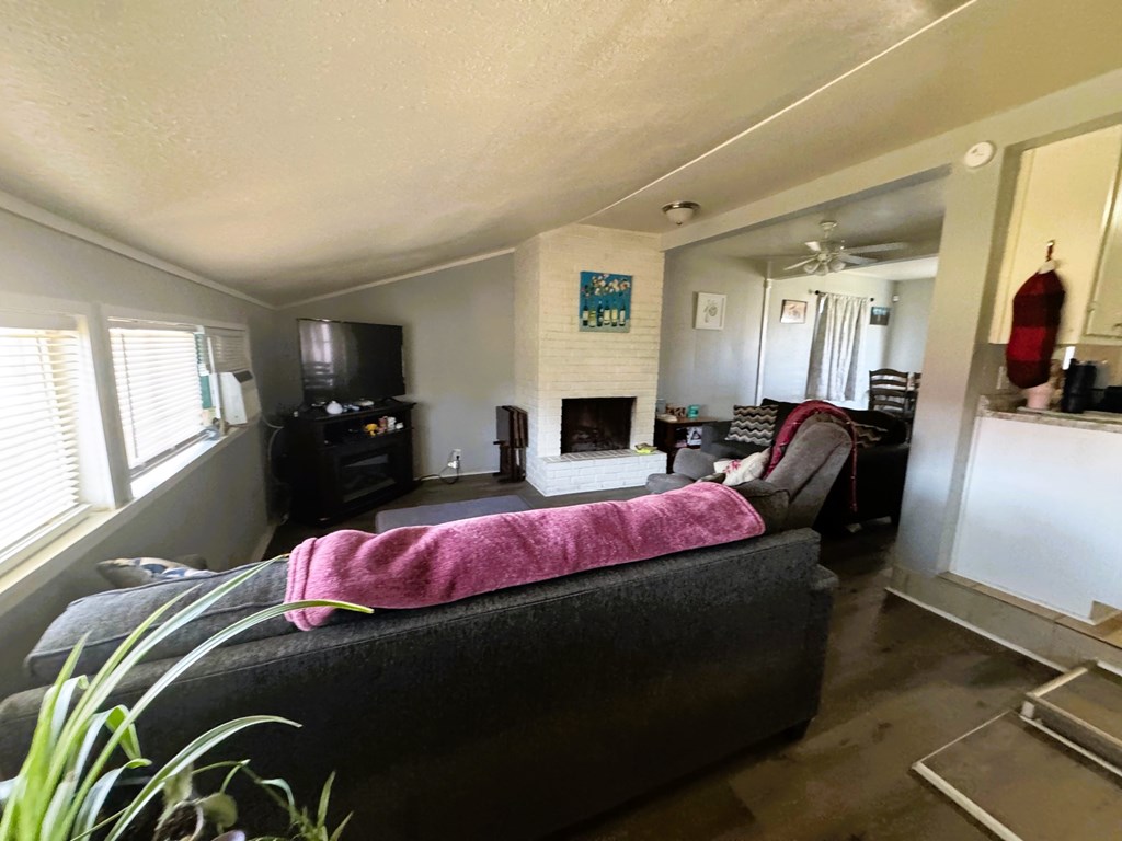 1101 Clairmont St Property Photo 5