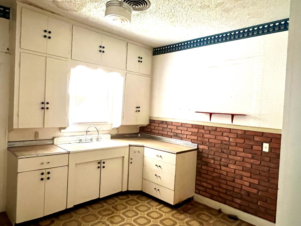 3 11th St Property Photo 4
