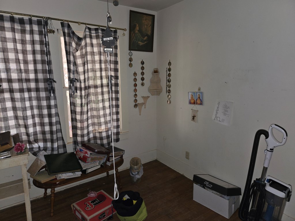 1805 S Van Buren St Property Photo 4