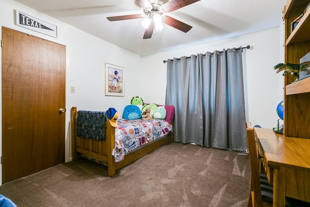 906 Country Club Dr Property Photo 14