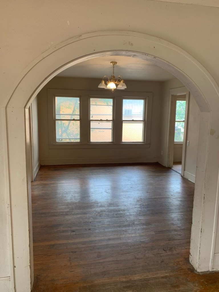 606 Pulliam St Property Photo 3