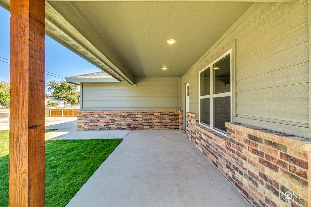 1012 Claborne Court Property Photo 4