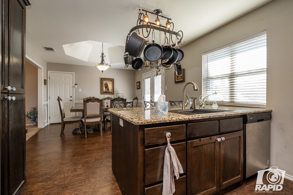 5010 Red Oak Lane Property Photo 4