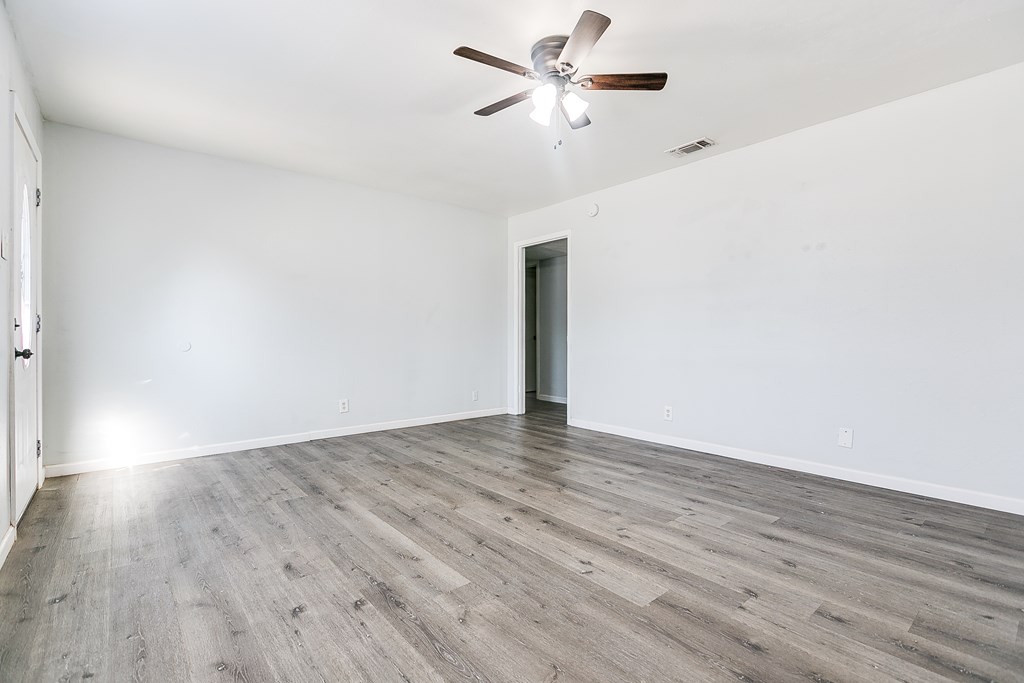 2021 Field Ave Property Photo 5