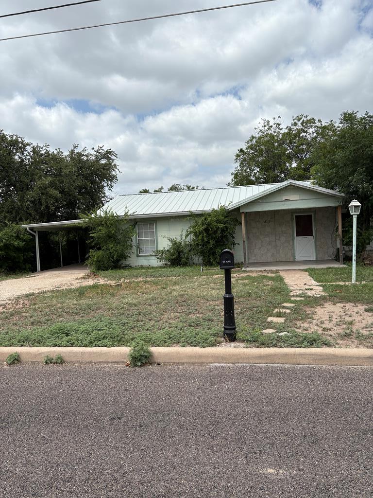 811 Akin St Property Photo 1