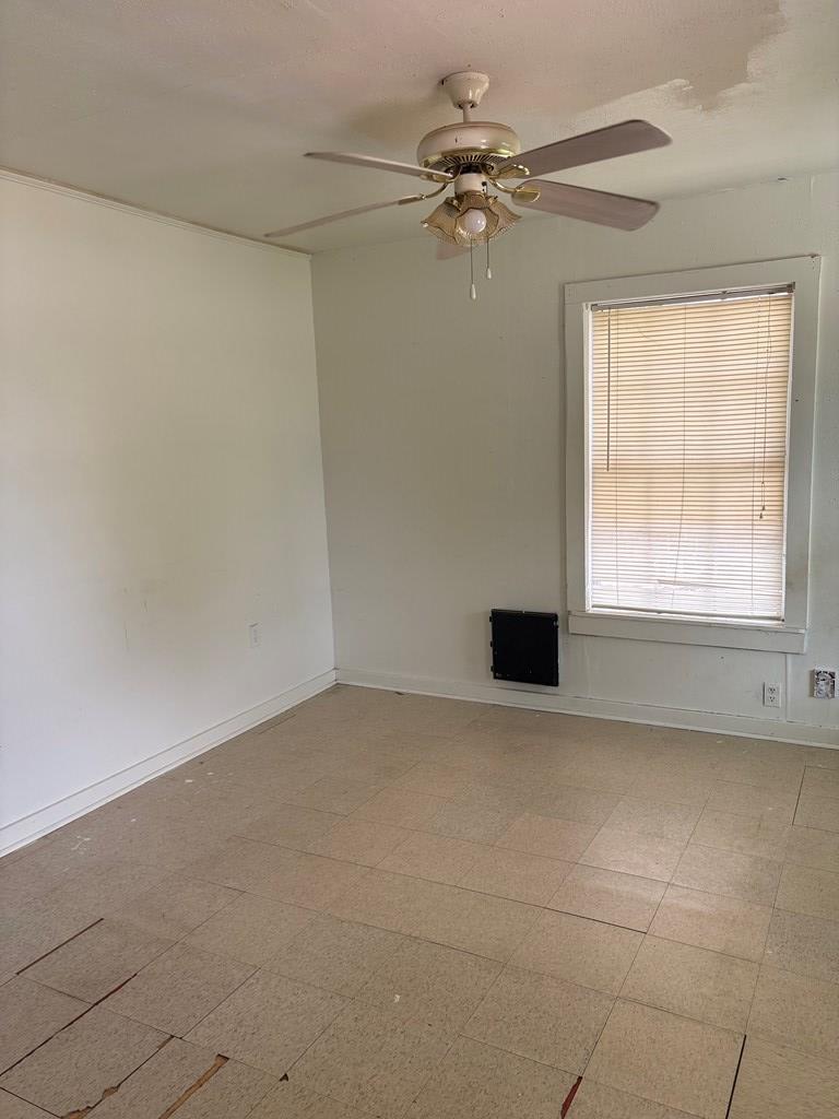 811 Akin St Property Photo 5