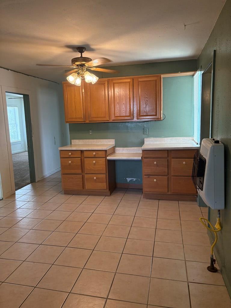 811 Akin St Property Photo 6