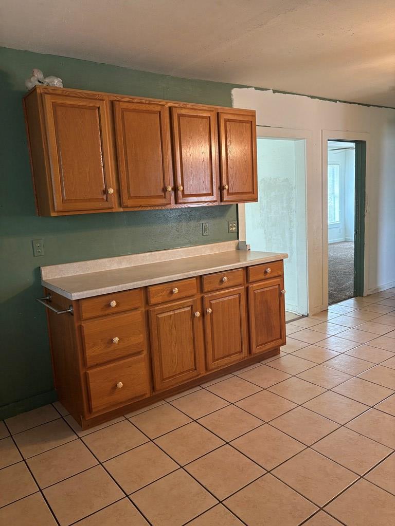 811 Akin St Property Photo 7