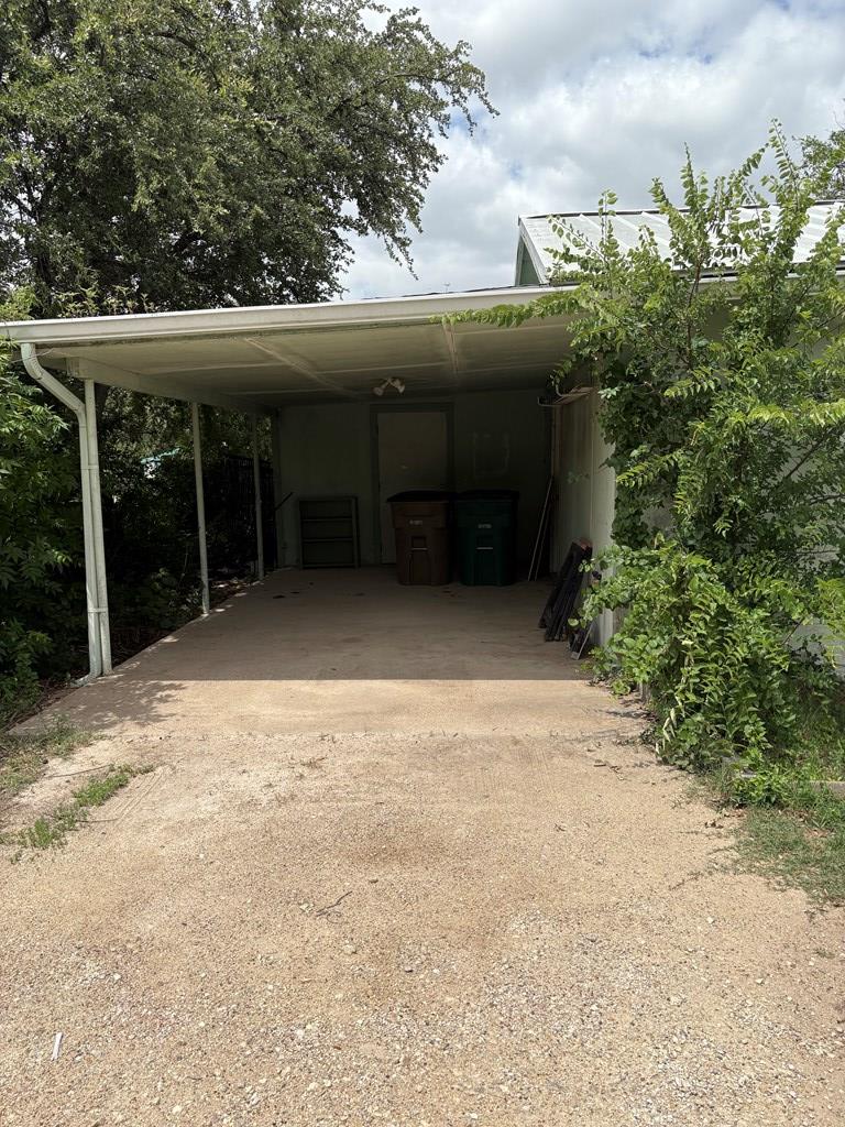 811 Akin St Property Photo 22