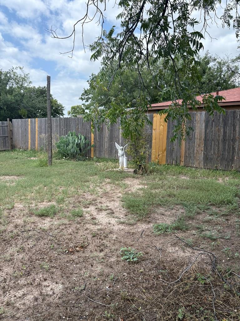 811 Akin St Property Photo 24