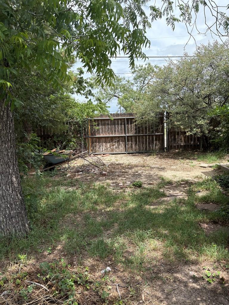 811 Akin St Property Photo 27