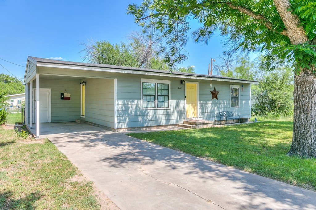 1632 Mission Ave Property Photo 4