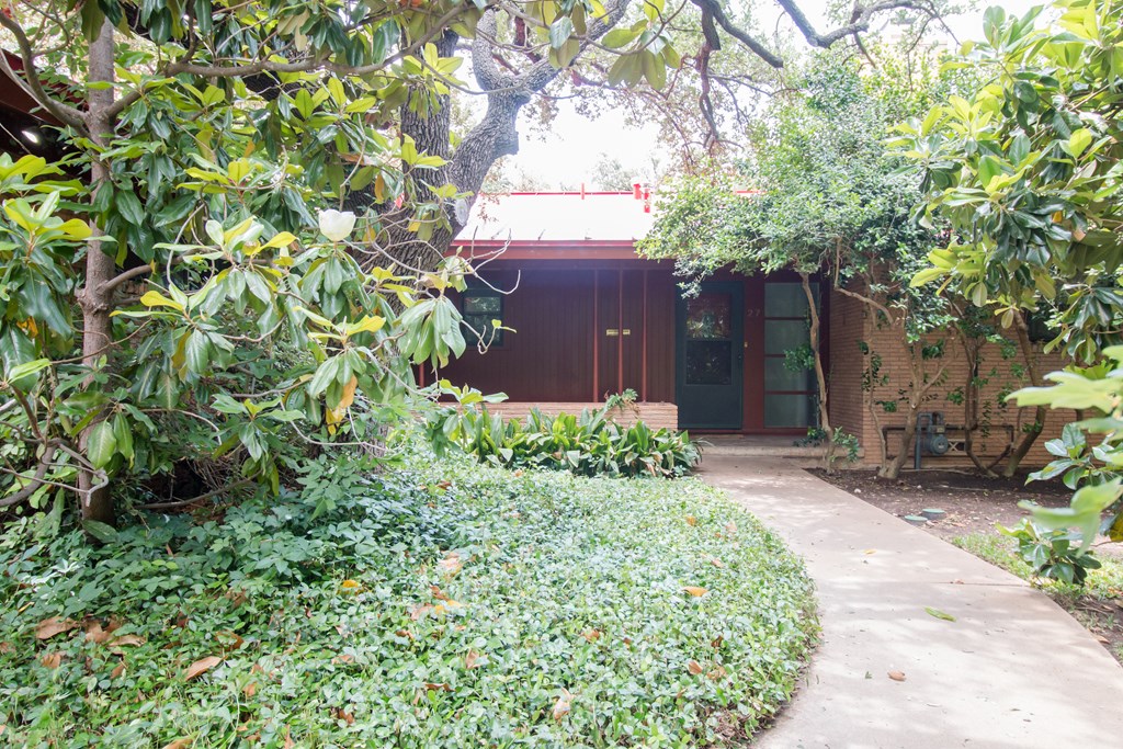 27 Yucca St Property Photo 2