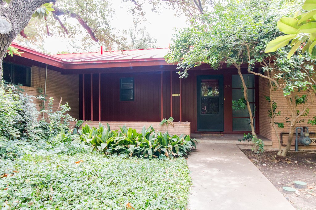 27 Yucca St Property Photo 3