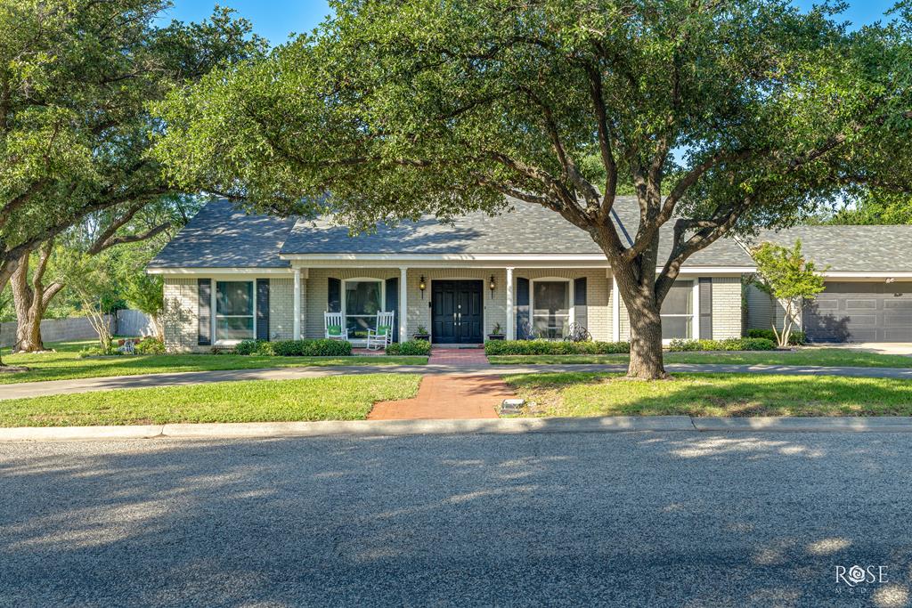 2305 Douglas Dr Property Photo 1