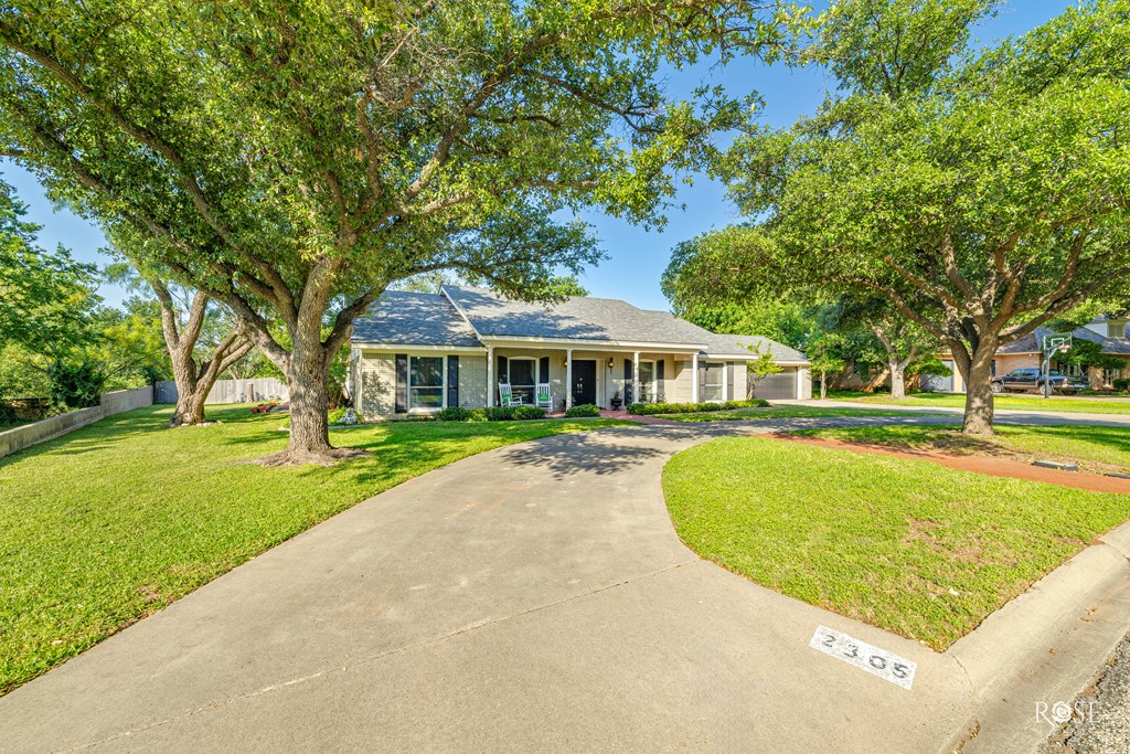 2305 Douglas Dr Property Photo 3
