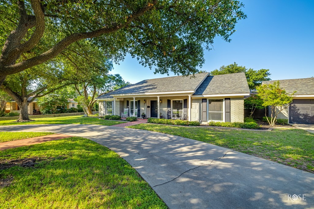 2305 Douglas Dr Property Photo 5