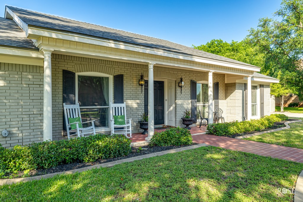 2305 Douglas Dr Property Photo 7