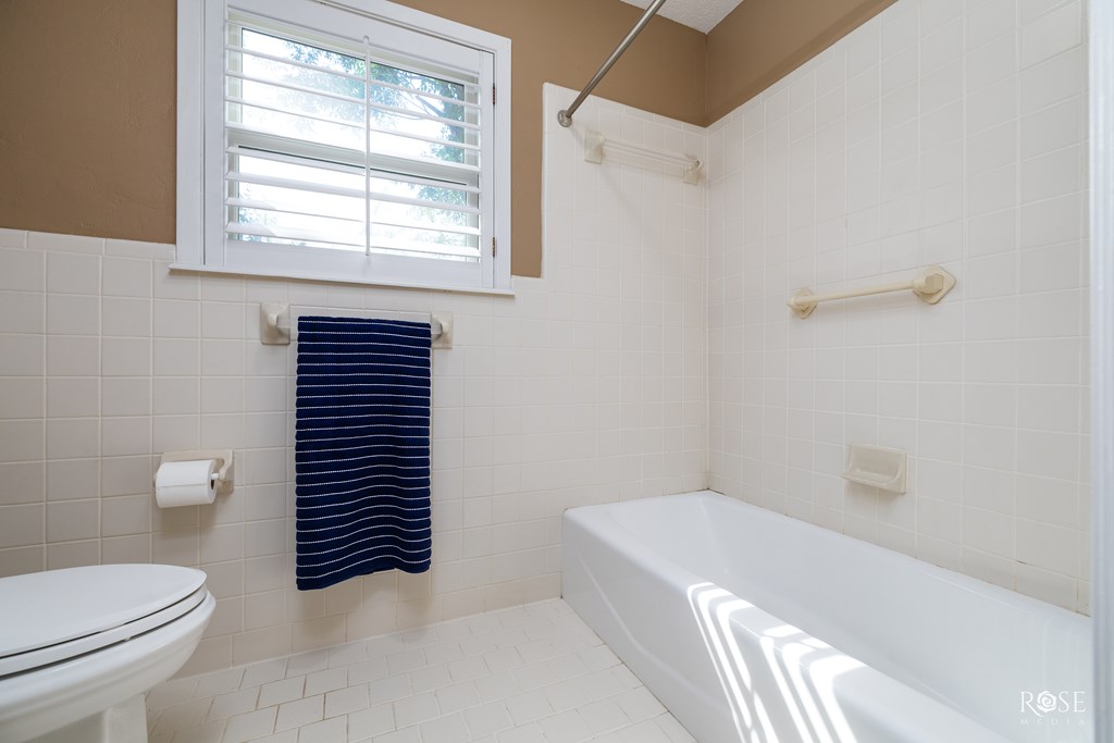 2305 Douglas Dr Property Photo 37