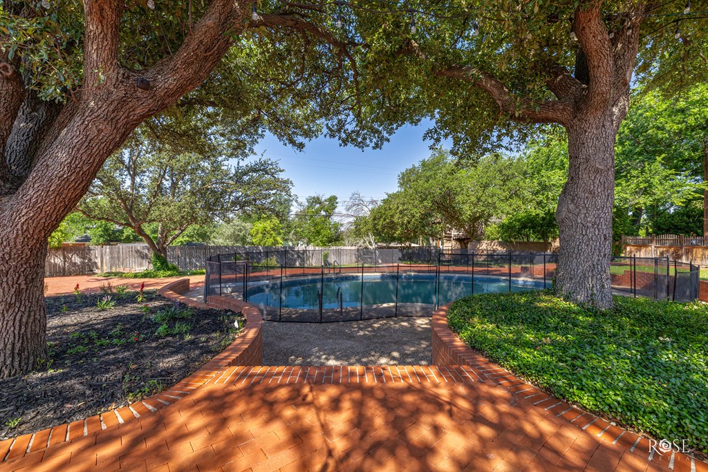 2305 Douglas Dr Property Photo 45