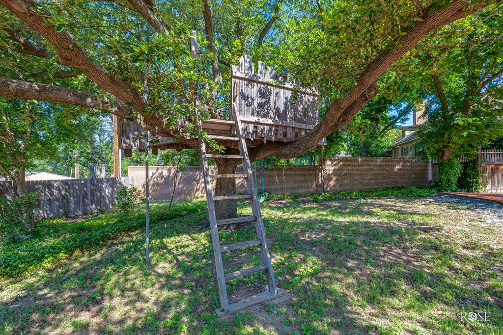 2305 Douglas Dr Property Photo 48