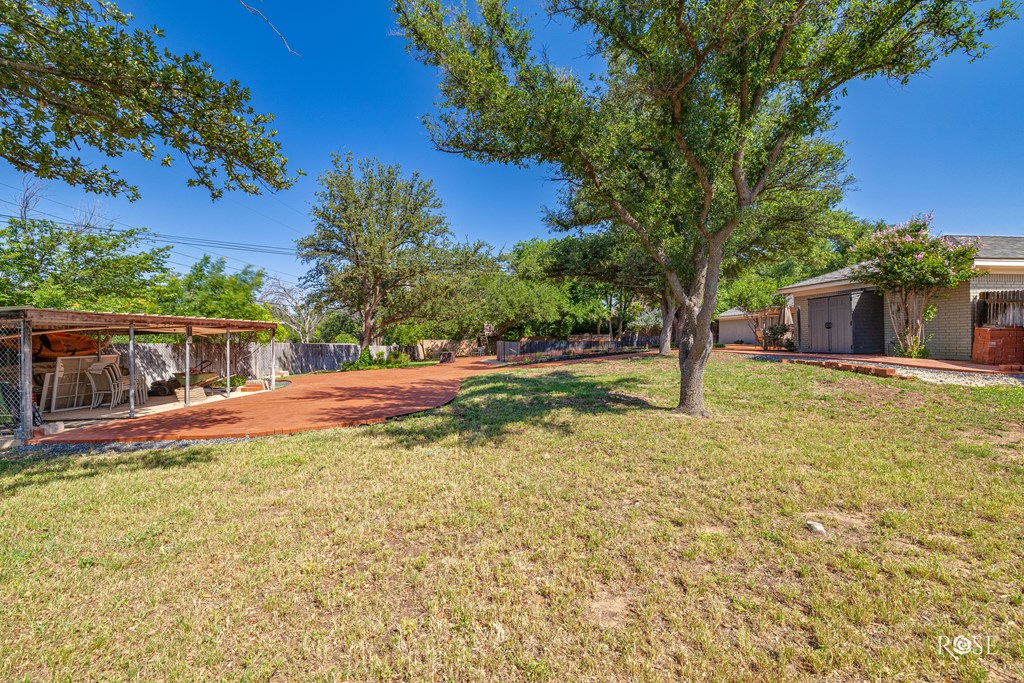 2305 Douglas Dr Property Photo 52