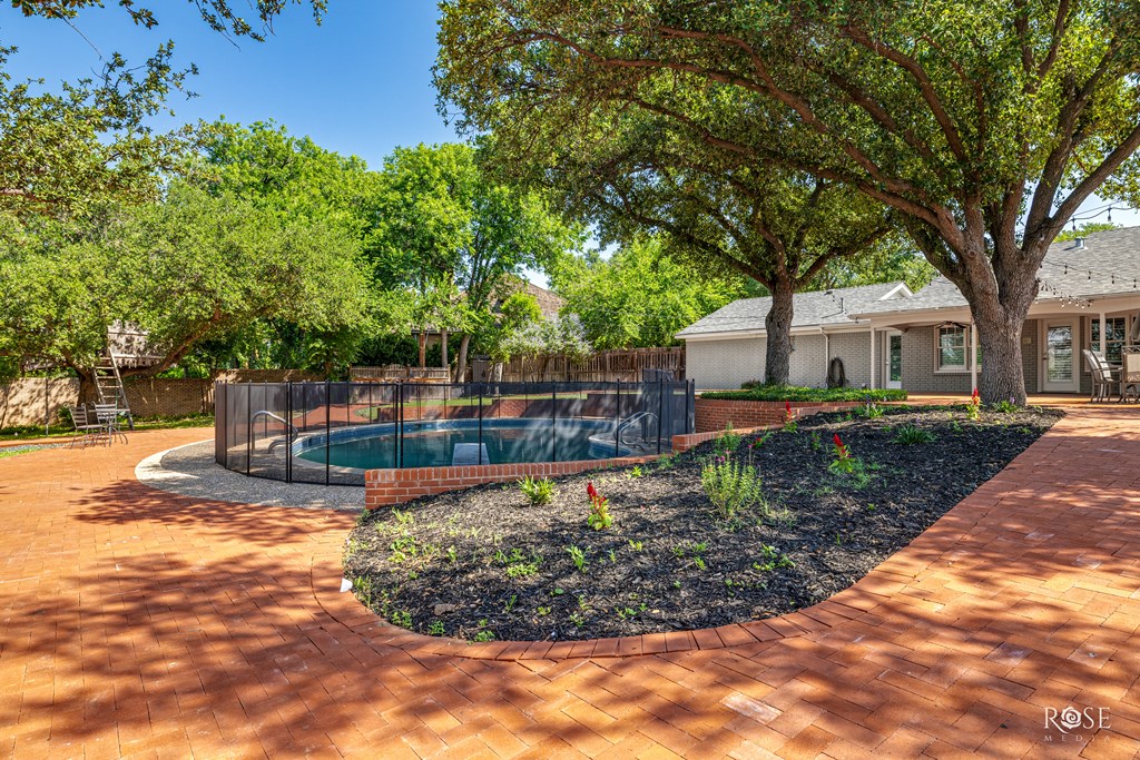 2305 Douglas Dr Property Photo 53