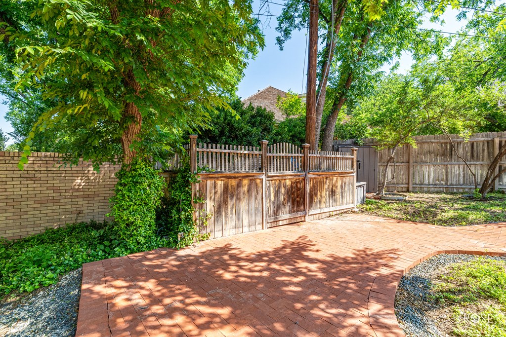 2305 Douglas Dr Property Photo 54