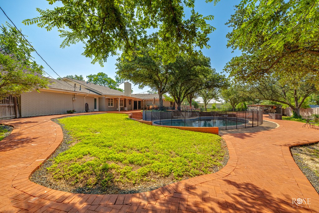 2305 Douglas Dr Property Photo 55