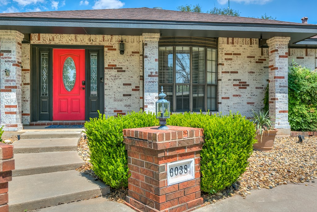 6038 Winners Circle Property Photo 3