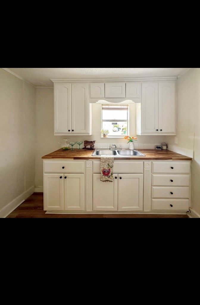 120 N Buchanan St Property Photo 2