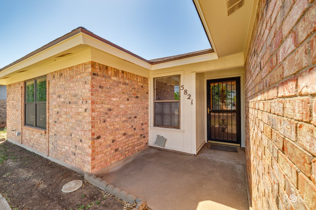 5821 Davenport Dr Property Photo 5