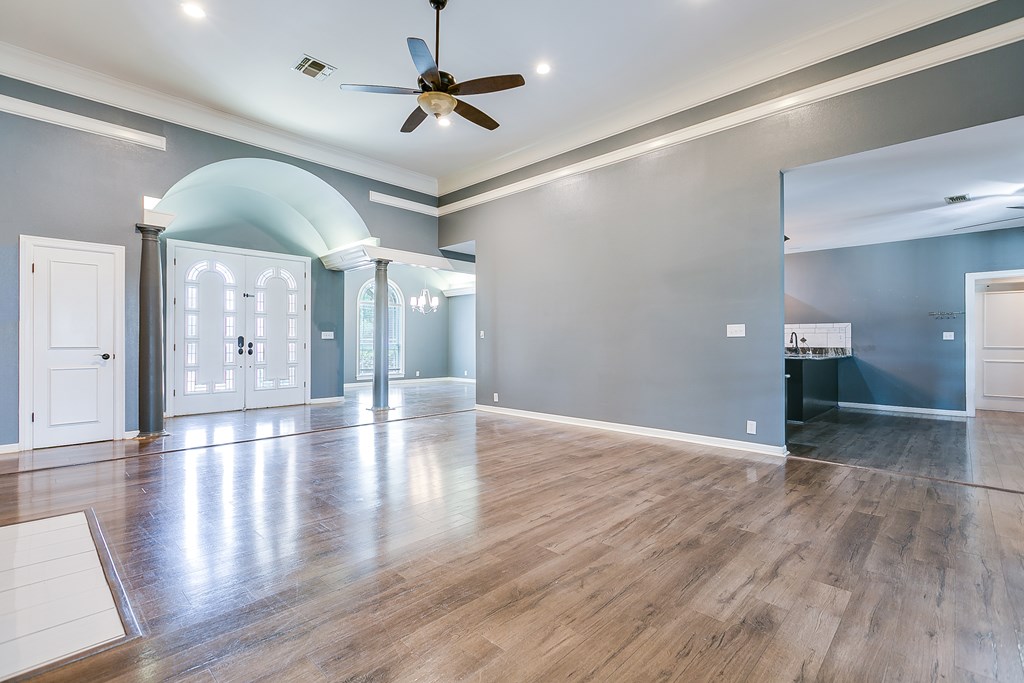 1001 Avondale Ave Property Photo 9